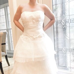 ALFRED ANGELO size 8 wedding dress with detachable bottom 2 Tiers. ALTERED